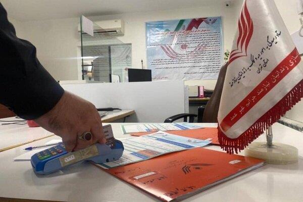 گلریزان دانش‌آموزان برای آزادی معلم زندانی